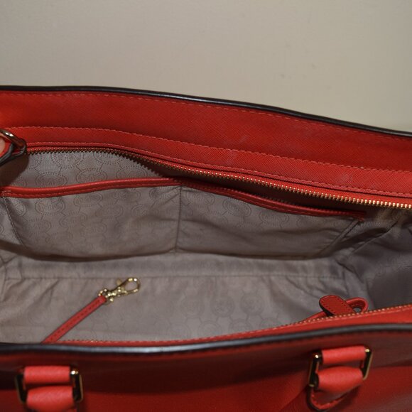 Michael Kors Sheila medium Handbag, red with matching wallet - Picture 4 of 15